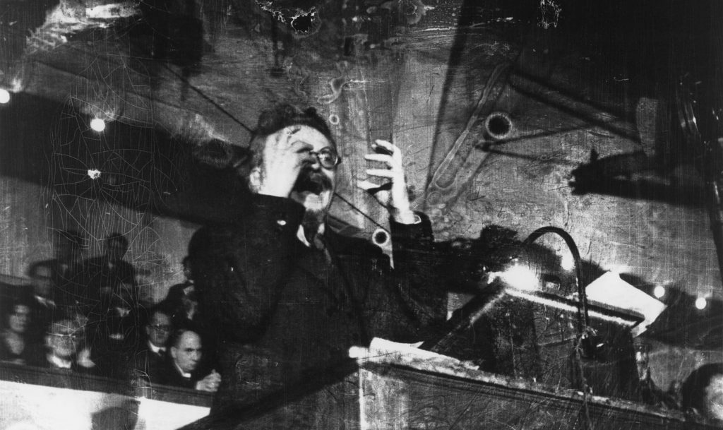 León Trotski dando una conferencia en Copenhague (Dinamarca), 27 de noviembre de 1932 © RobertCapa/InternationalCenterofPhotography /MagnumPhotos